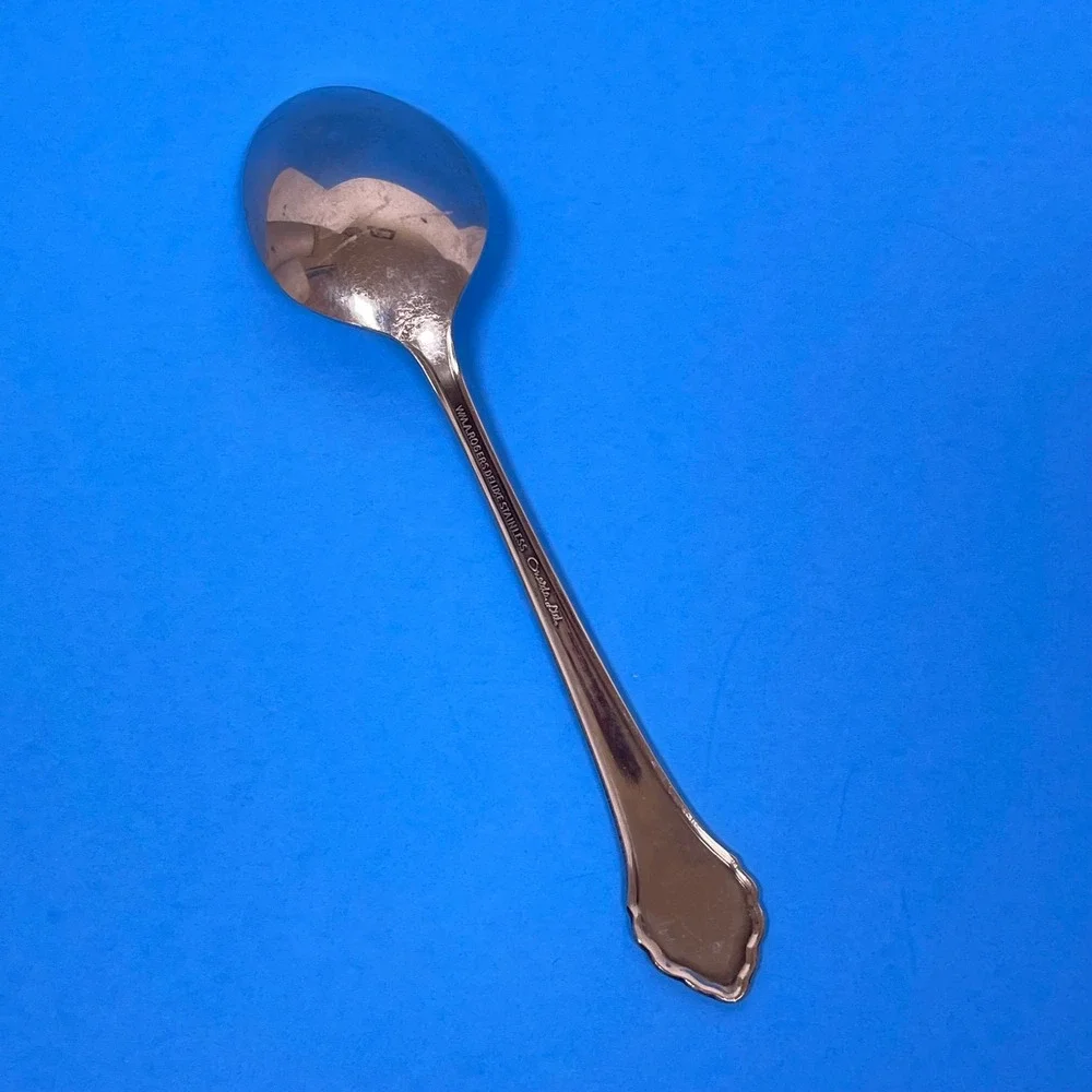 Vintage Oneida Summer Mist Autumn Goow Stainless Spoon Silver Scalloped Handle